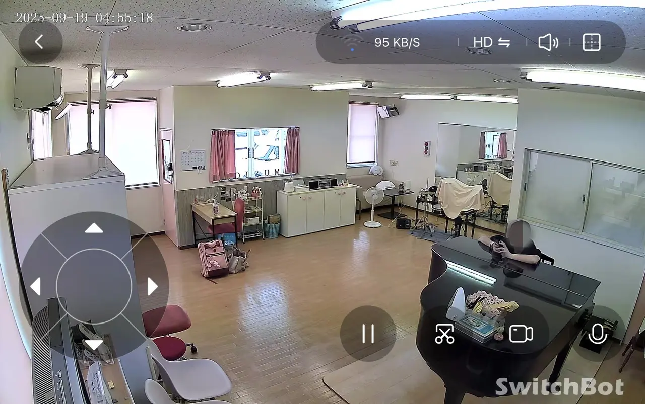 SwitchBotアプリ上で室内の映像を確認している画面