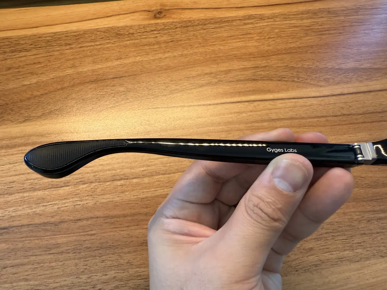 Halliday AIグラスのテンプル(内側)