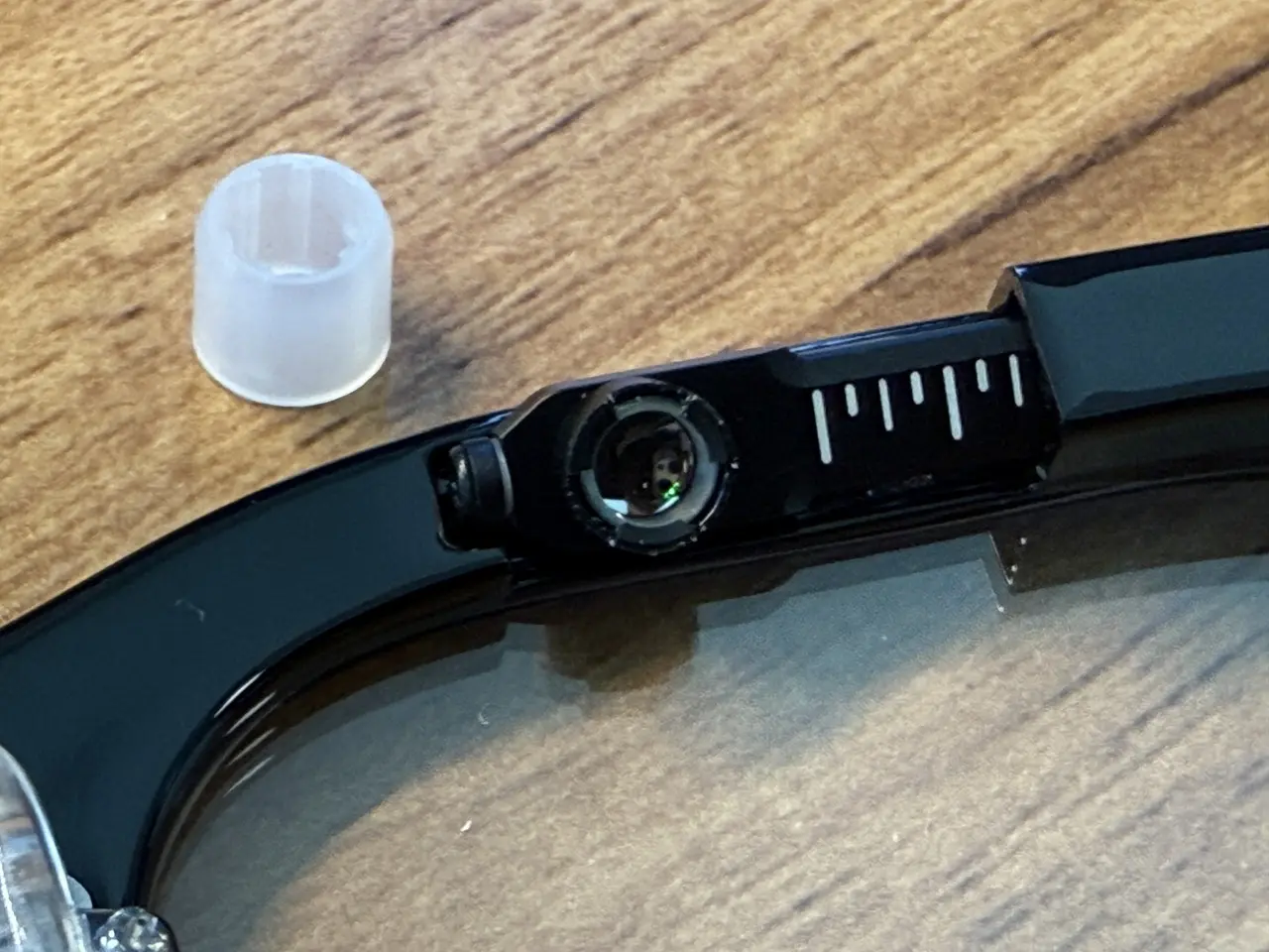 保護材を外した光学モジュール