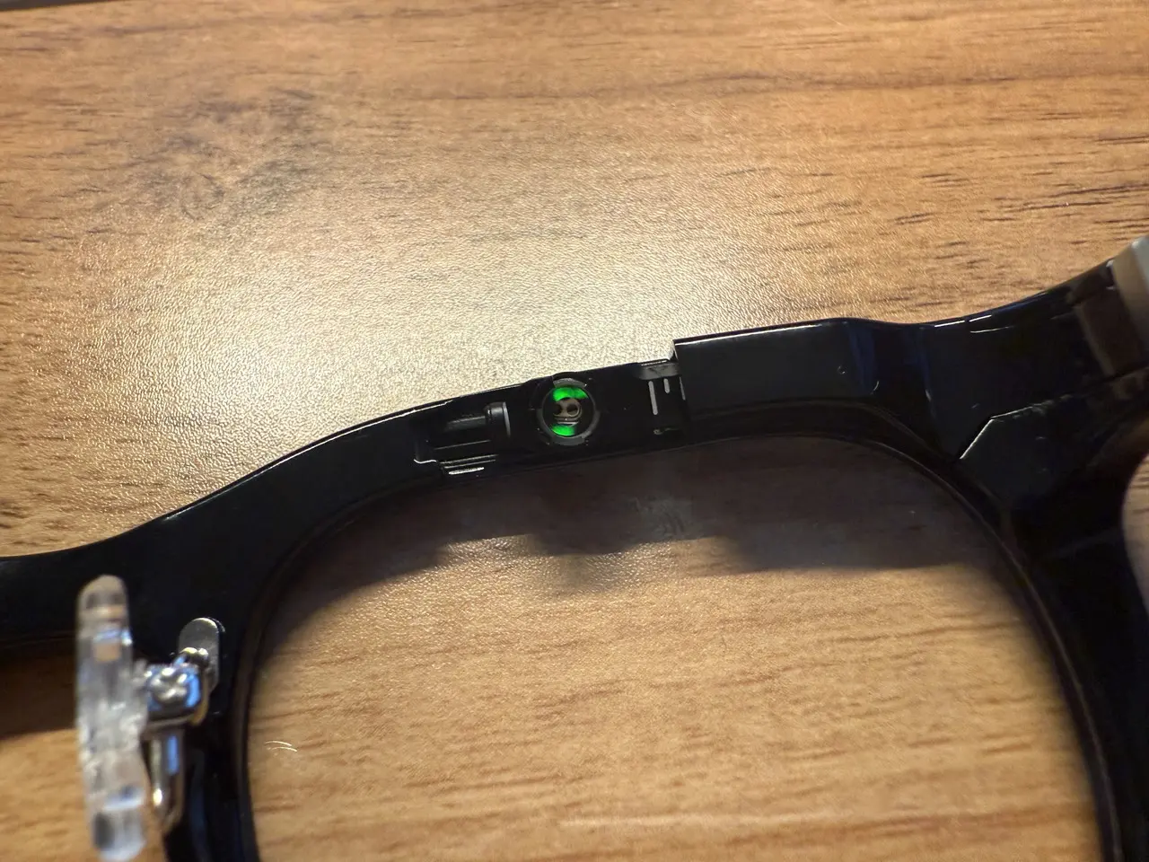 光学モジュールが緑色に点灯している様子