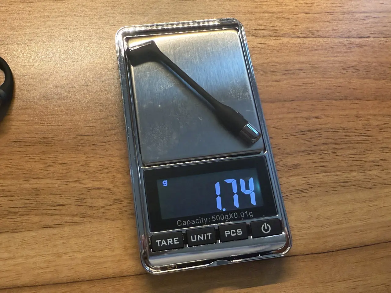 OpenRock Link 20のブームマイク本体を計量している様子