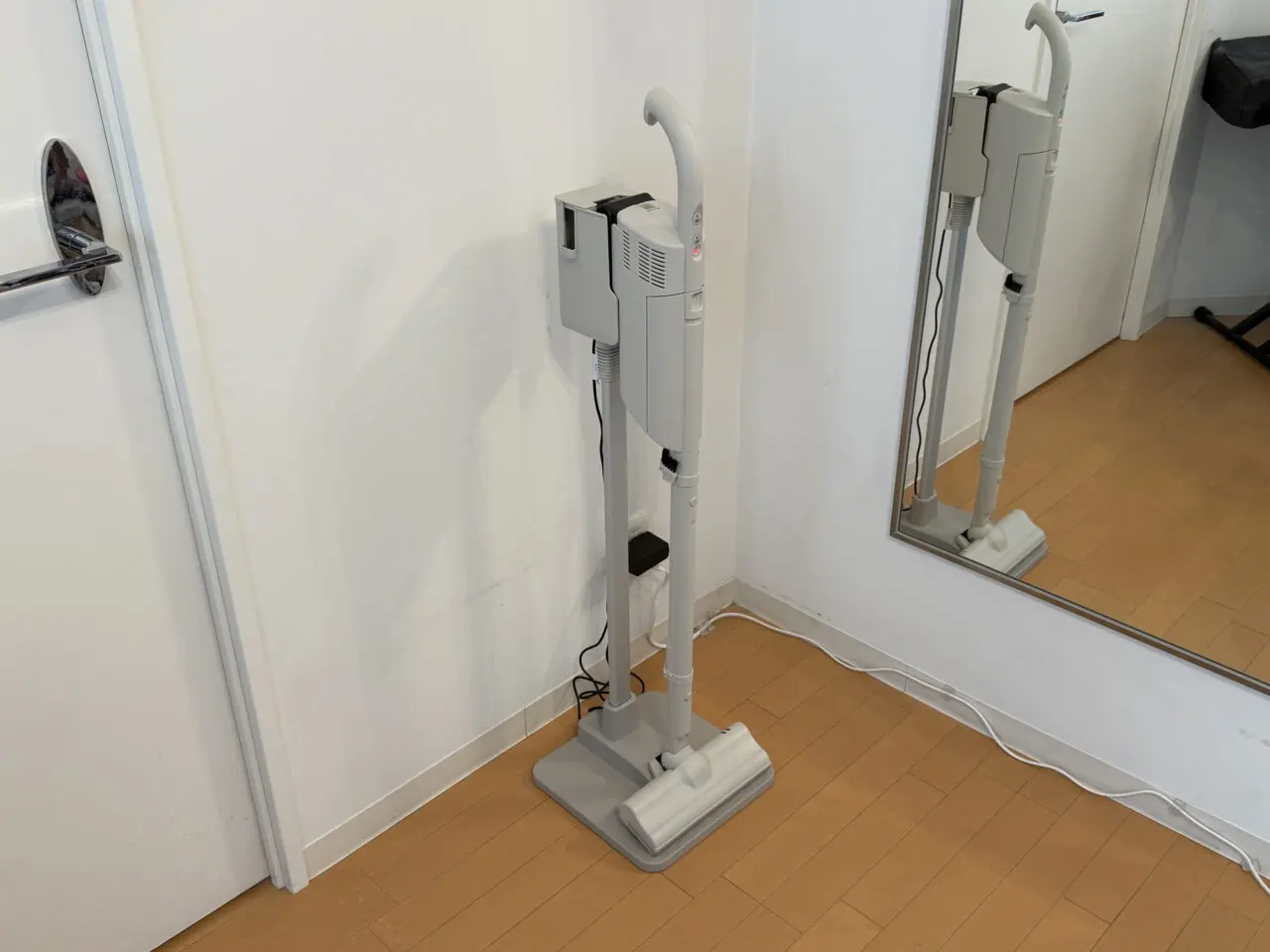 部屋の片隅に設置された東芝 VC-CLP54