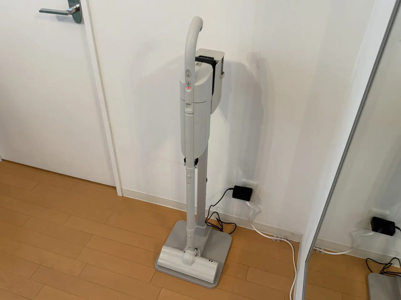 充電中の東芝 VC-CLP54