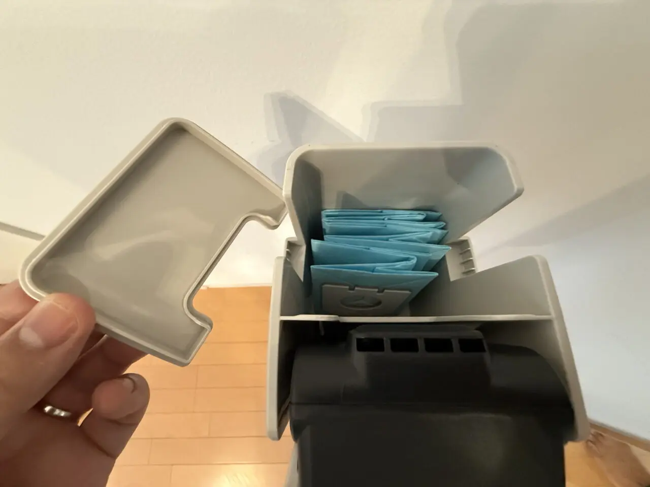 予備の紙パックが収納されている様子