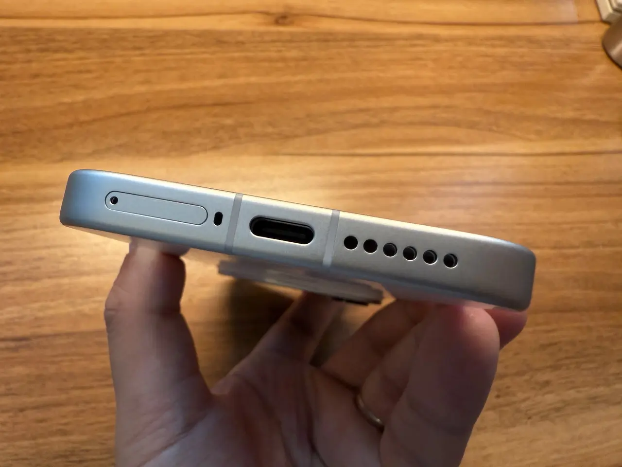 Xiaomi 17 Proの下部インターフェース