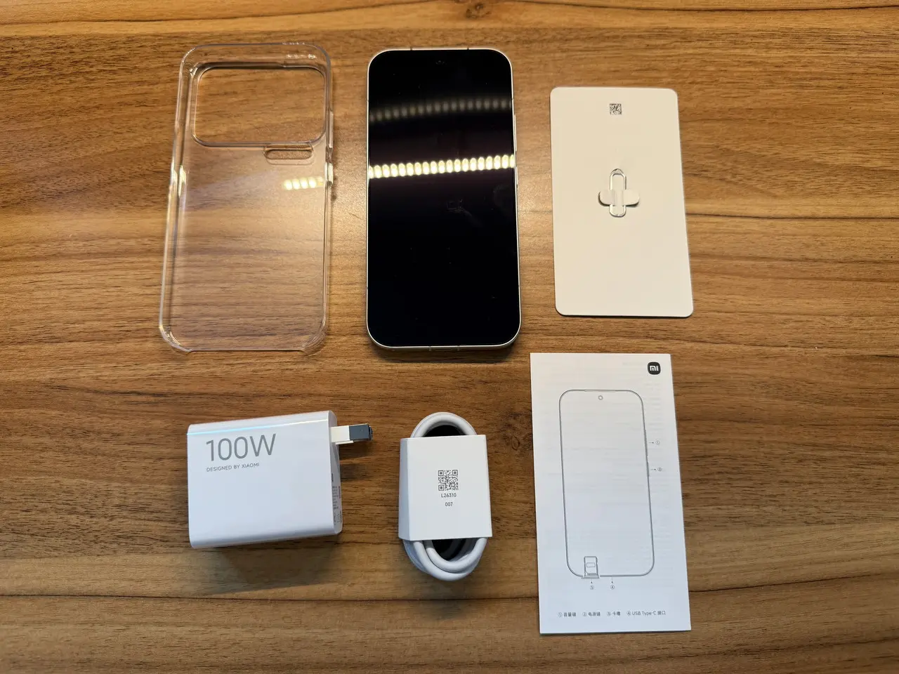 Xiaomi 17 Proのパッケージ付属品一式