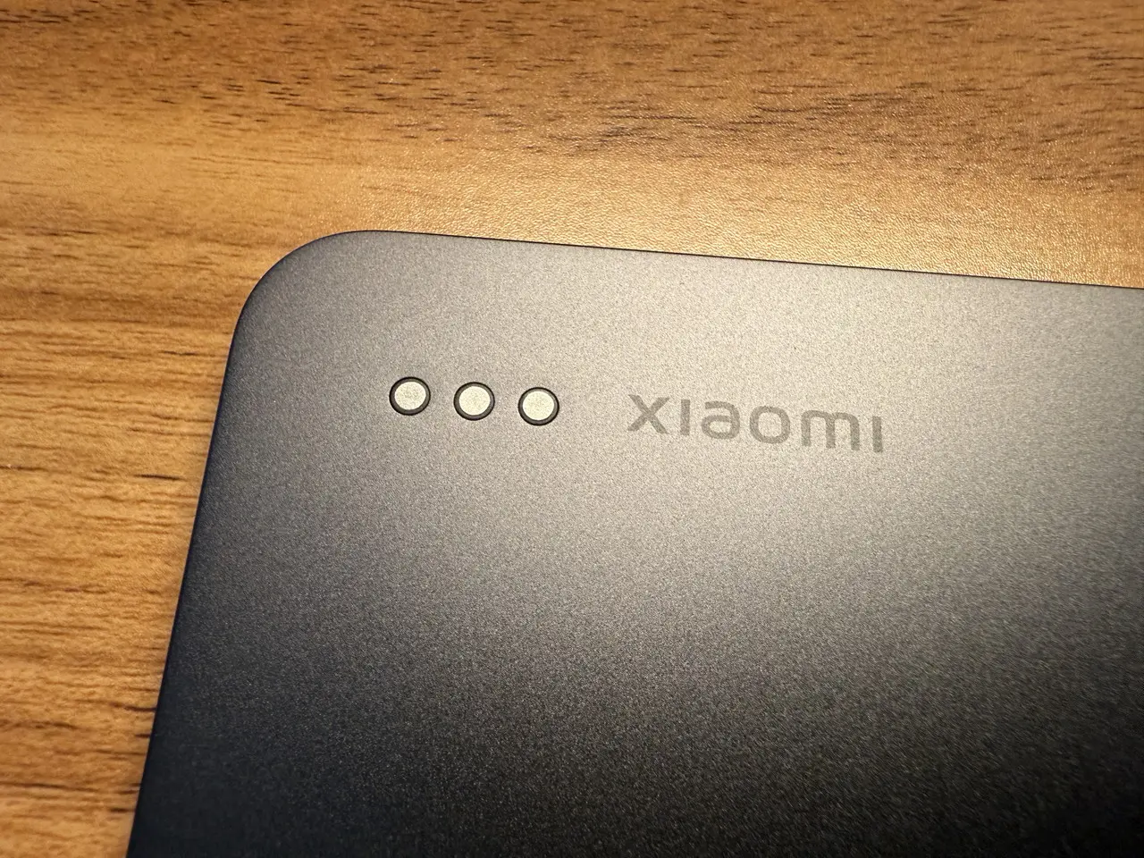 Xiaomi Pad 8のキーボード装着端子