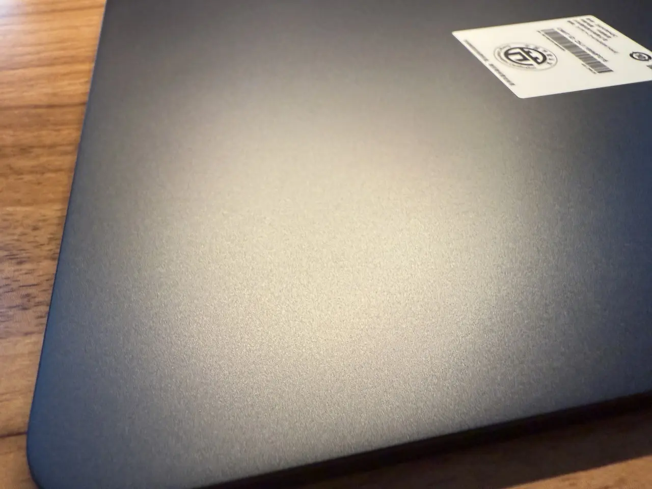 Xiaomi Pad 8の筐体背面素材の確認