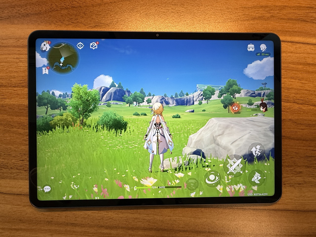 Xiaomi Pad 8で原神をプレイしている様子