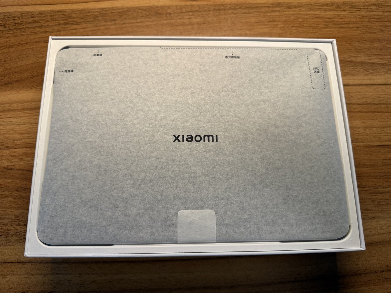 Xiaomi Pad 8の箱を開けた様子