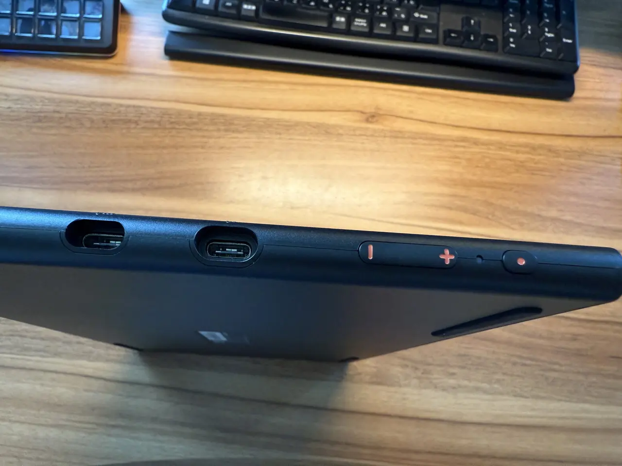 XPPen Artist 12 3rdの右側面インターフェース