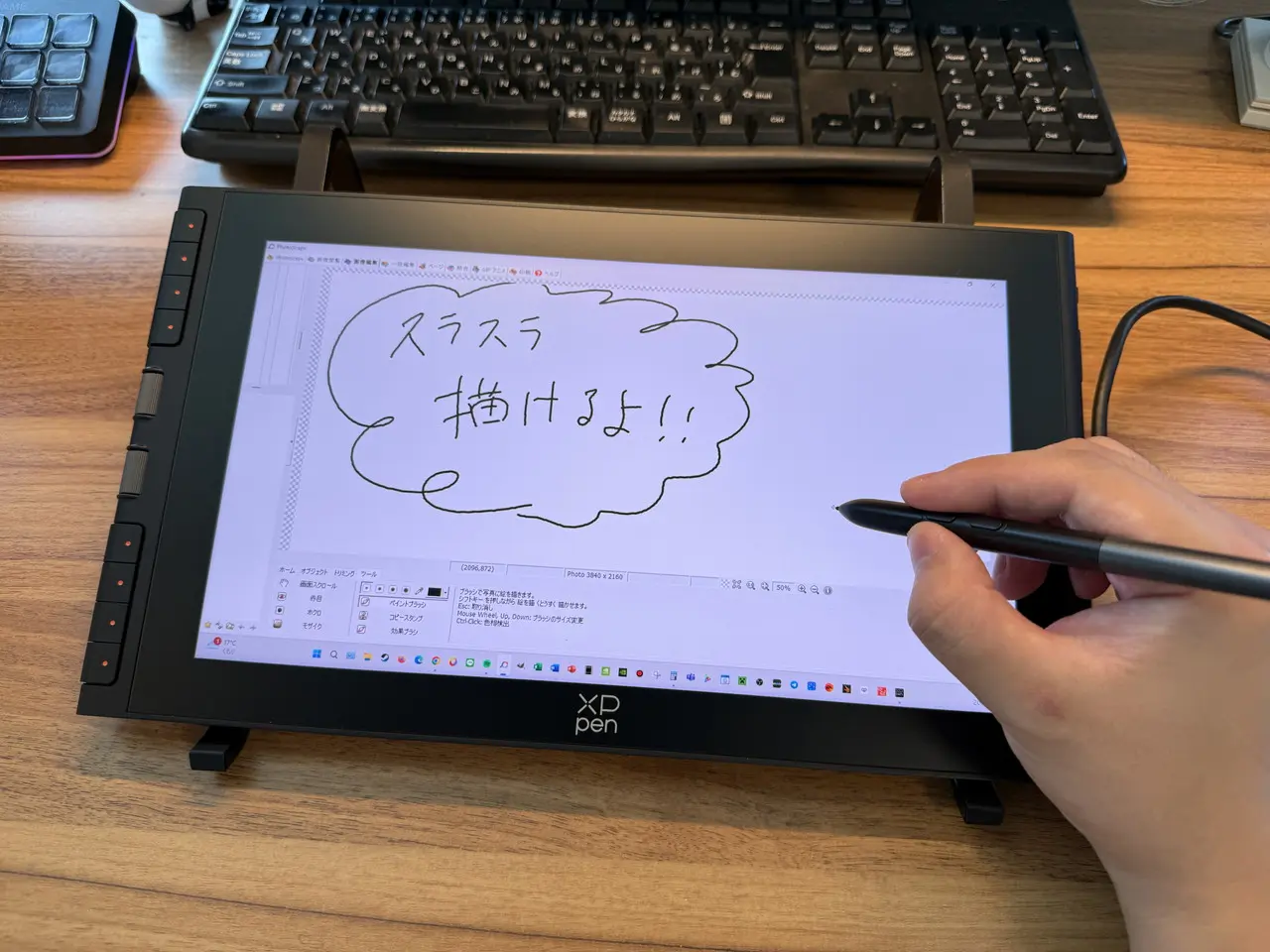 強い照明下で作業中のXPPen Artist 12 3rd