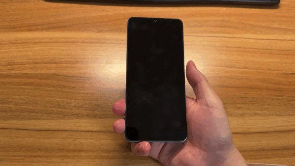 Blackview WAVE 9Cで指紋認証する様子