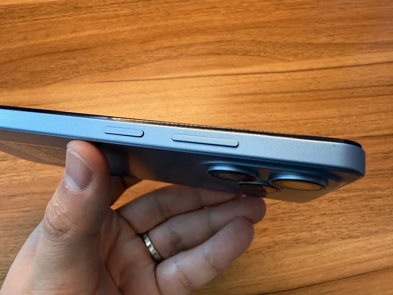 Blackview WAVE 9Cの右側面インターフェース