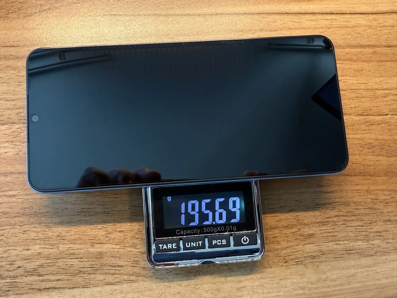 Blackview WAVE 9Cを計量している様子