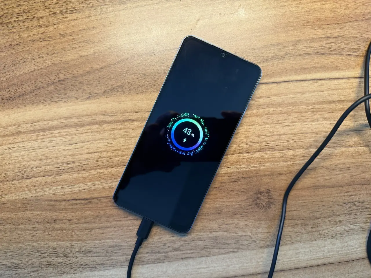 充電中のBlackview WAVE 9C