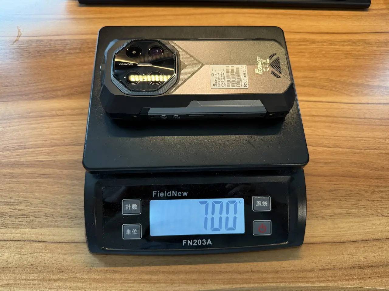 FOSSIBOT F113を計量している様子