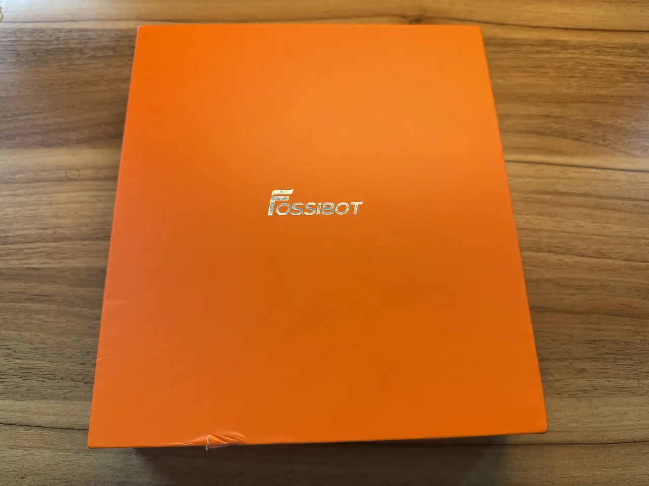 FOSSIBOT F113の外箱