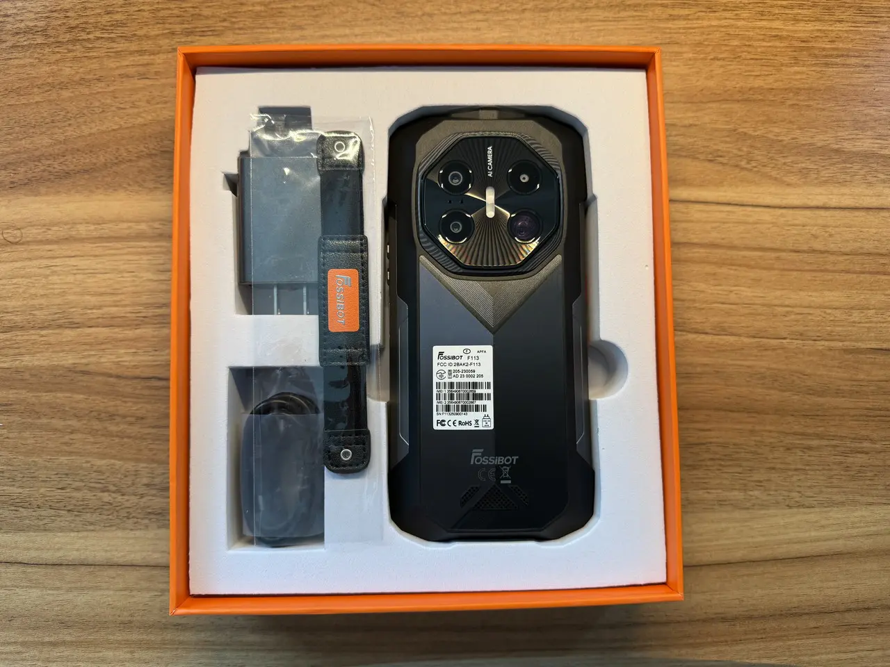 FOSSIBOT F113の箱を開けた状態