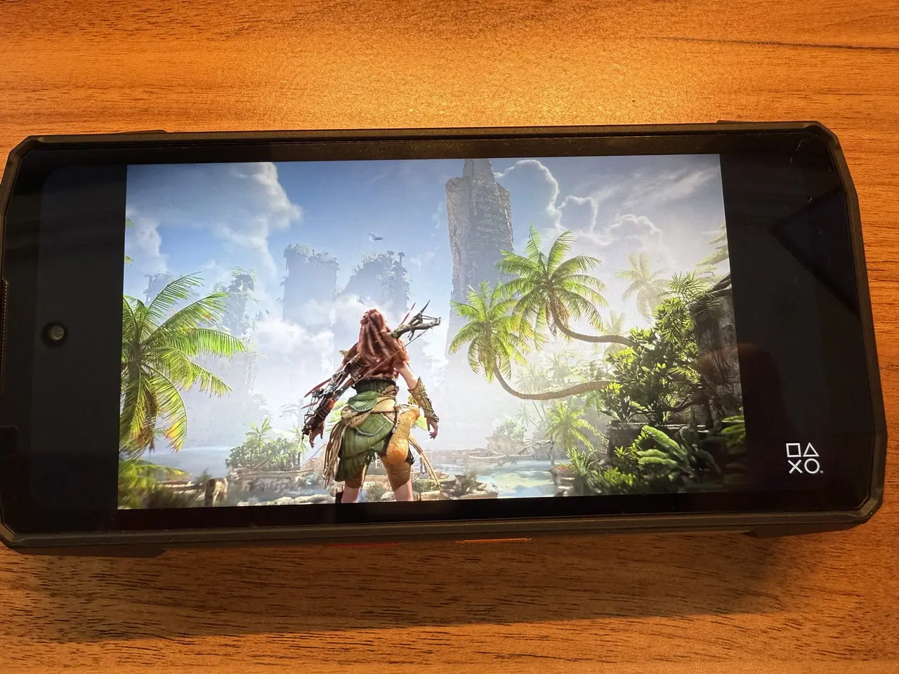 FOSSIBOT F113でゲーム動画を視聴している様子1