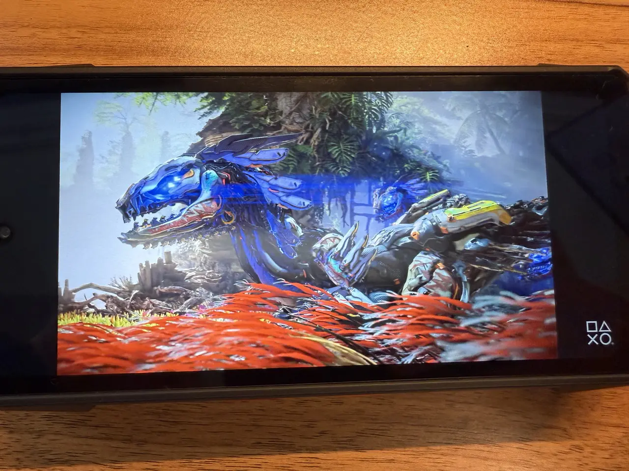 FOSSIBOT F113でゲーム動画を視聴している様子2