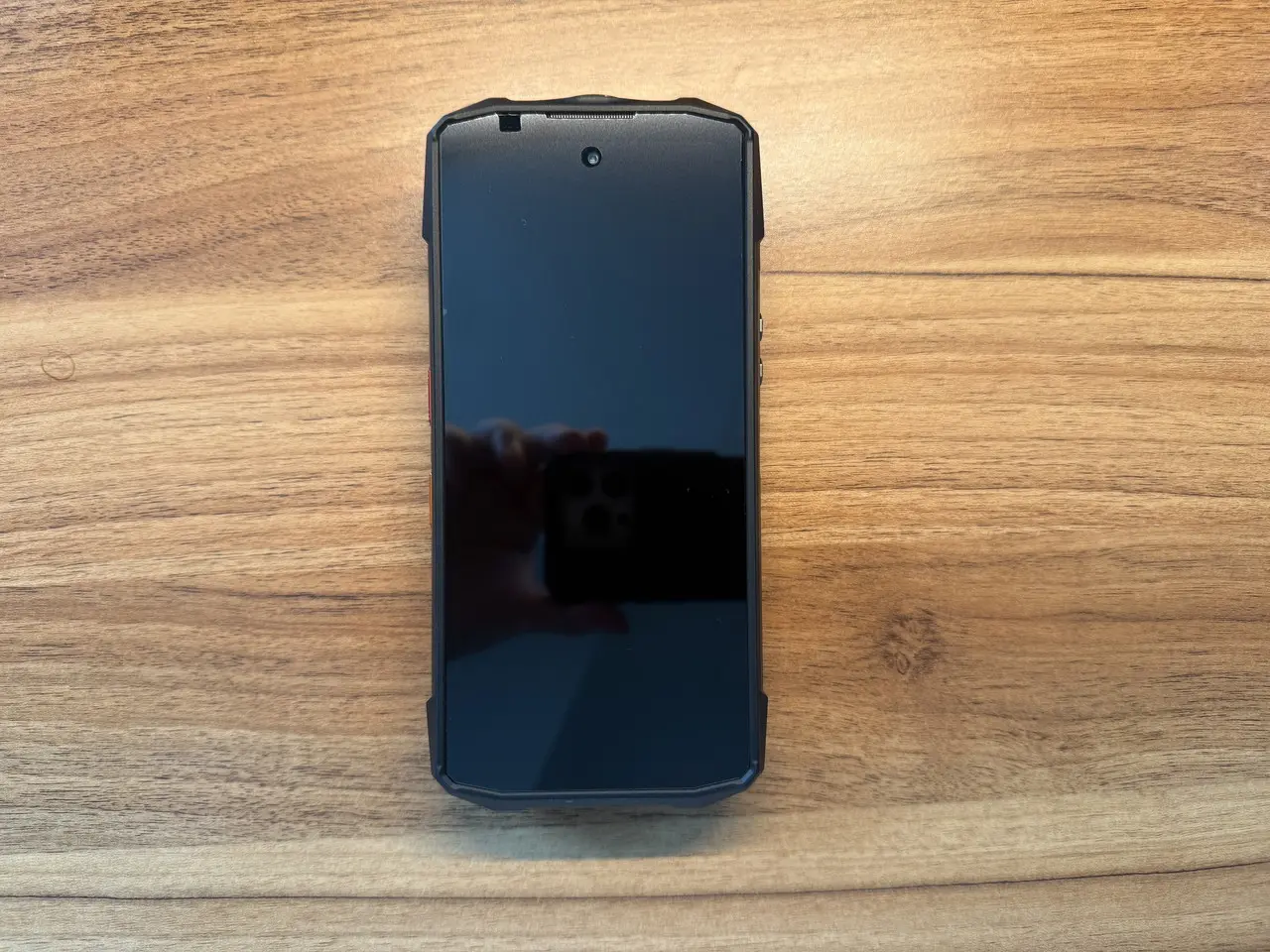 FOSSIBOT F113の筐体外観(正面アングル)