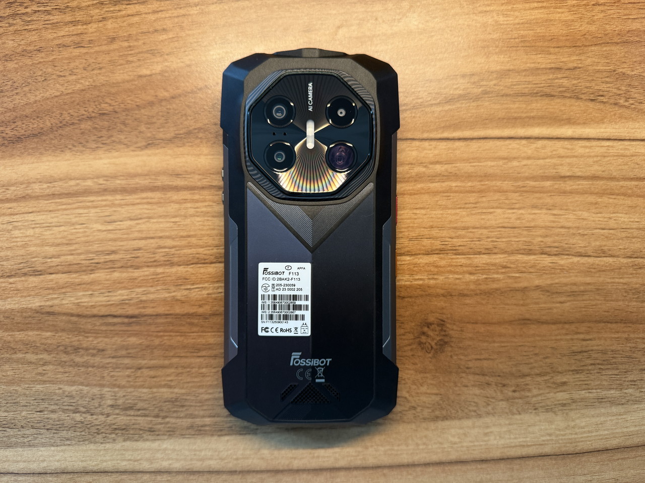 FOSSIBOT F113の筐体外観(背面アングル)