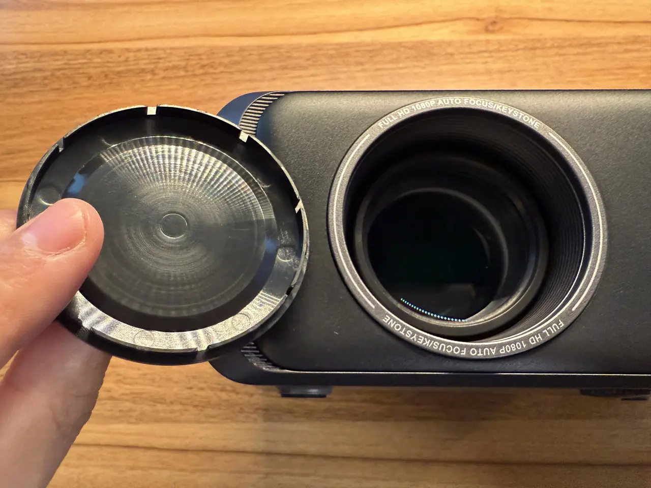iWiMiUS P65のレンズカバーを外した様子