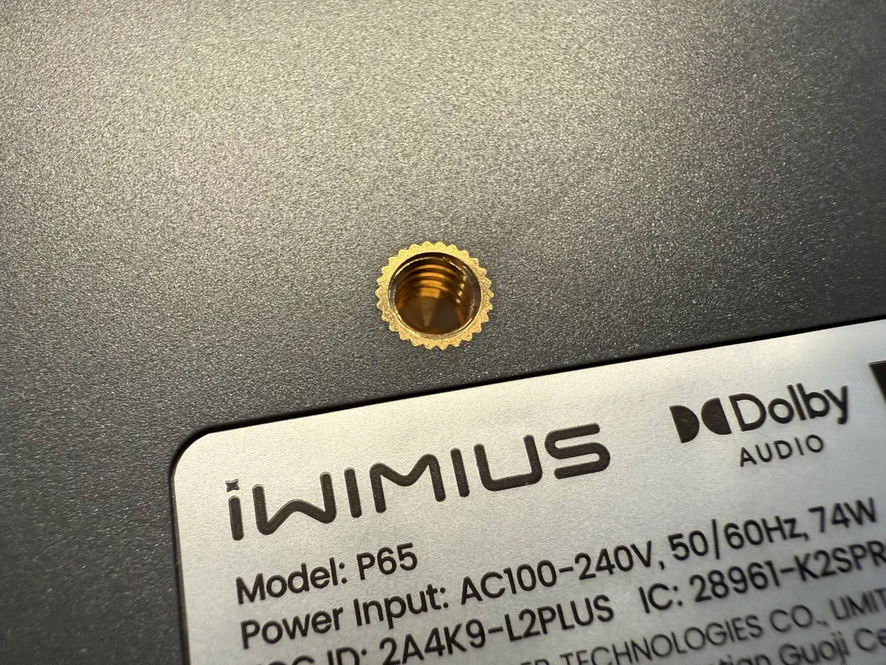 iWiMiUS P65のスタンド取り付け穴