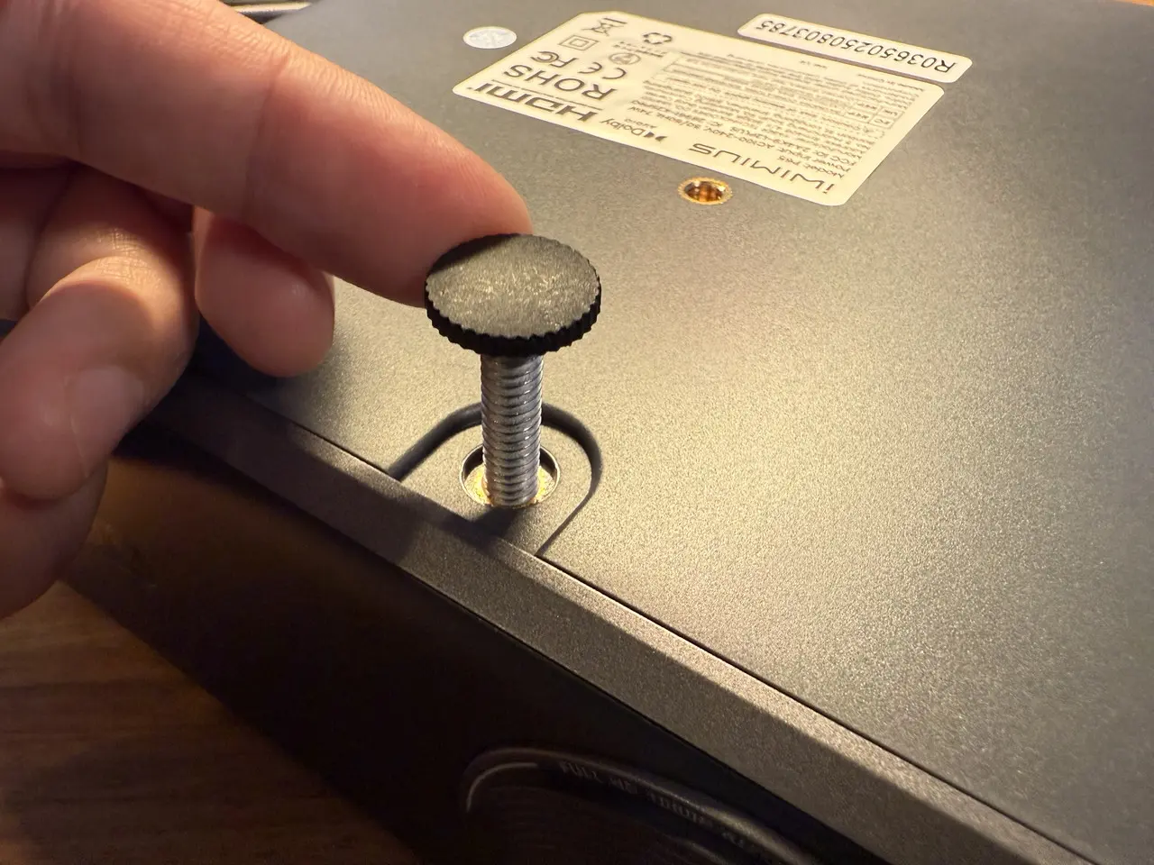 iWiMiUS P65の脚を延長した様子