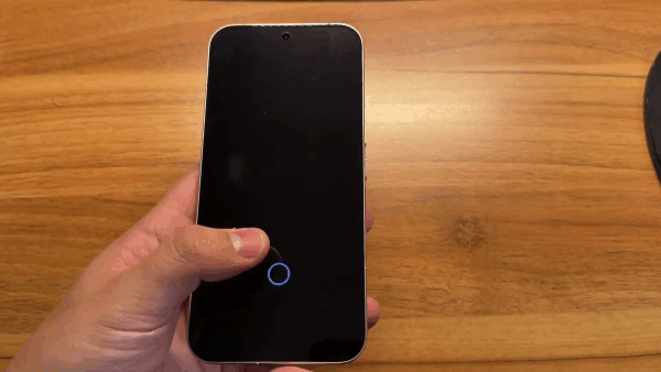 REDMI K90 Pro Maxで指紋認証している様子