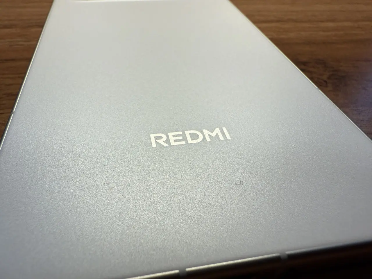 REDMI K90 Pro Maxの背面素材の確認