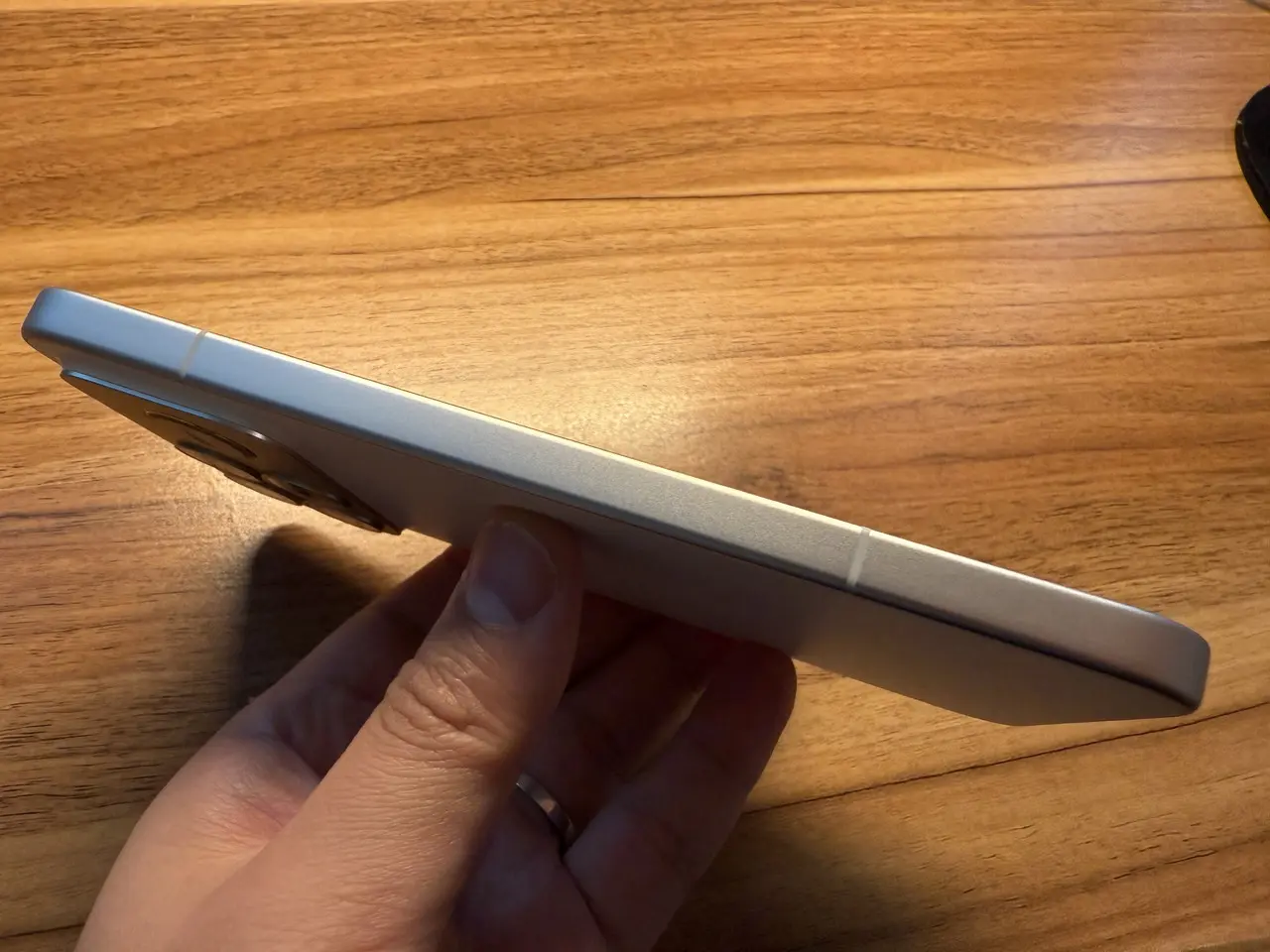 REDMI K90 Pro Maxの左側面インターフェース