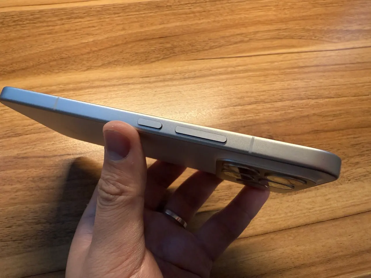 REDMI K90 Pro Maxの右側面インターフェース