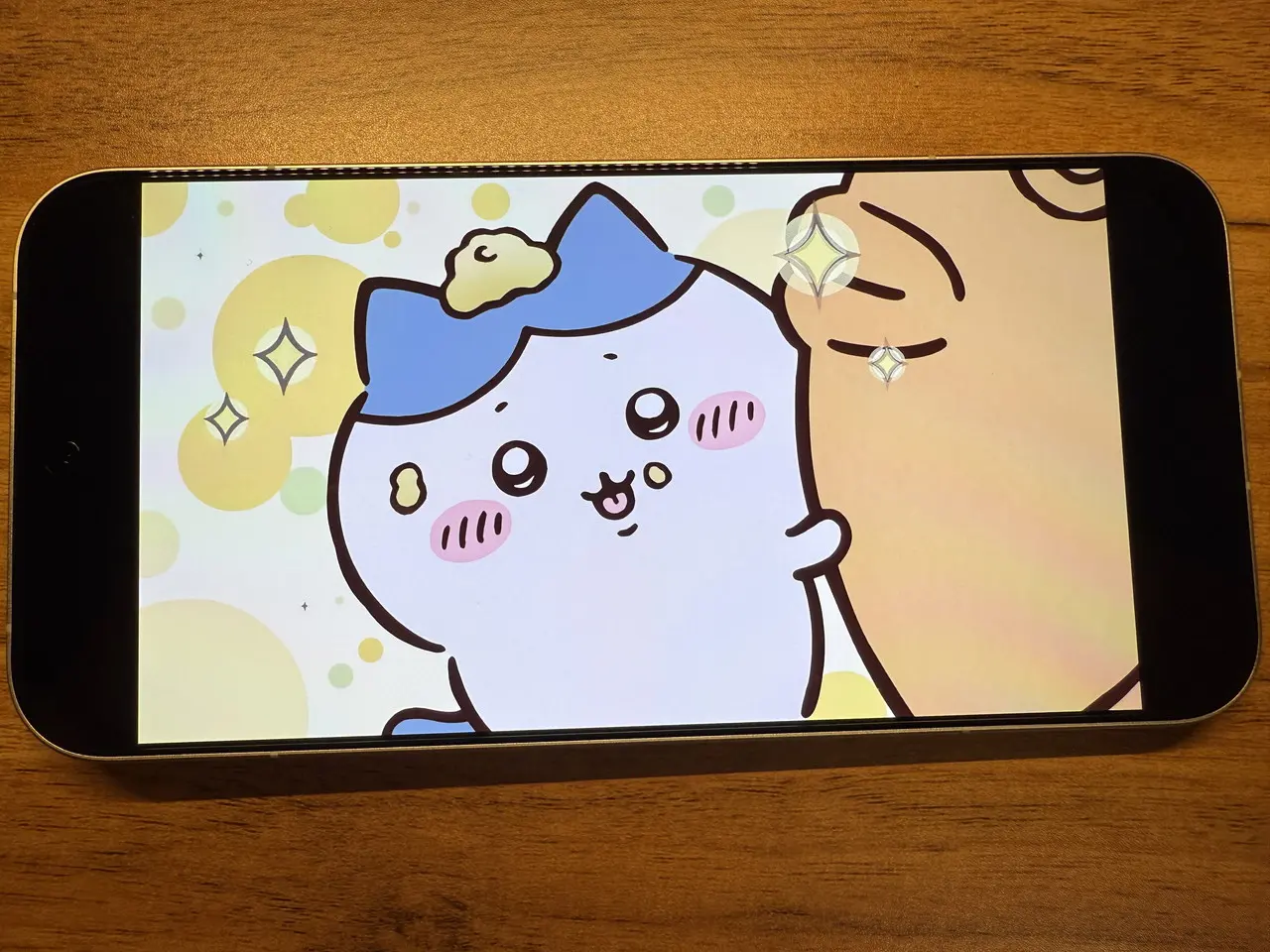 REDMI K90 Pro Maxでちいかわの動画を視聴している様子