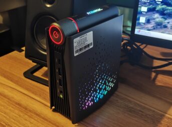 デスク上で稼働中のCEMAGIC S3A