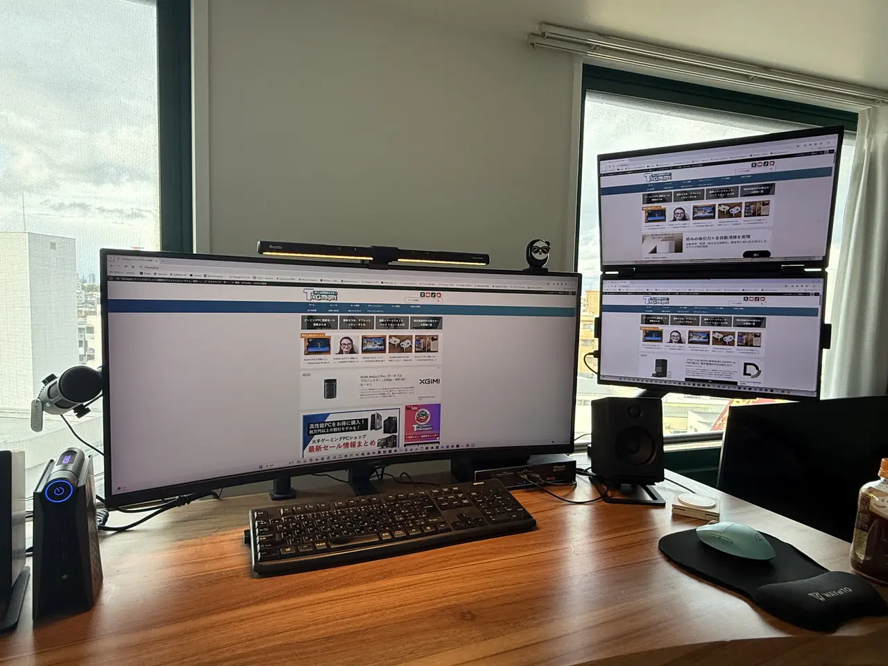 3画面同時出力している様子