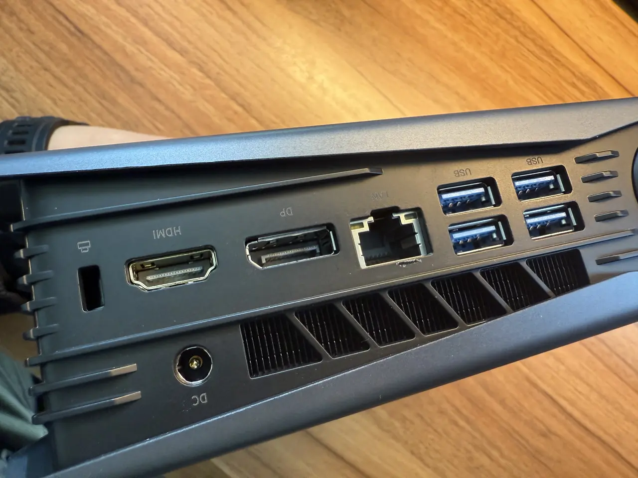 ACEMAGIC S3Aの背面インターフェース