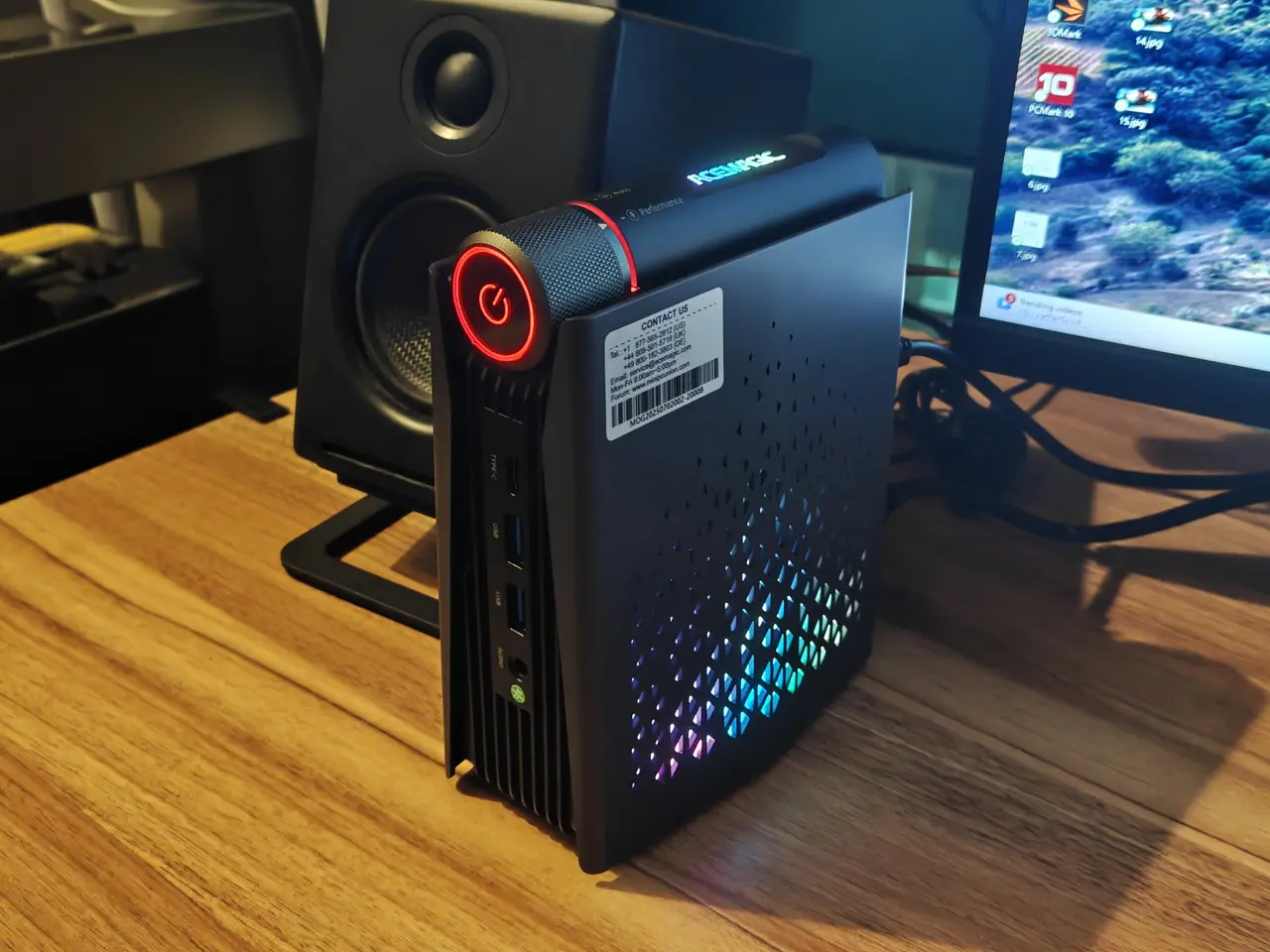 点灯しているACEMAGIC S3A