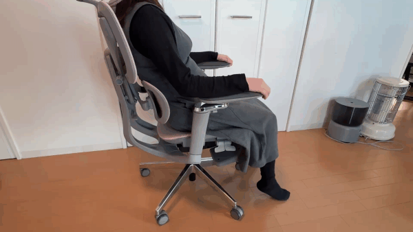 リクライニング調整の様子