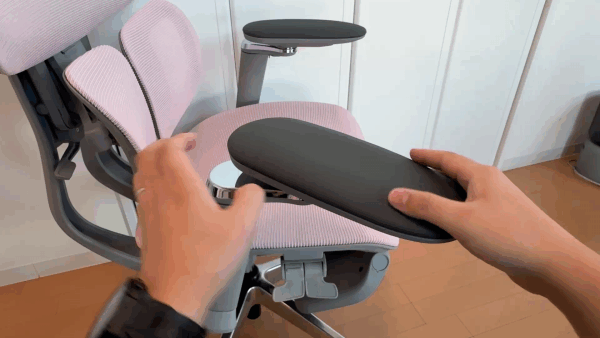 5Dアームレスト調整の様子