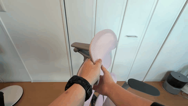 ヘッドレスト調整の様子