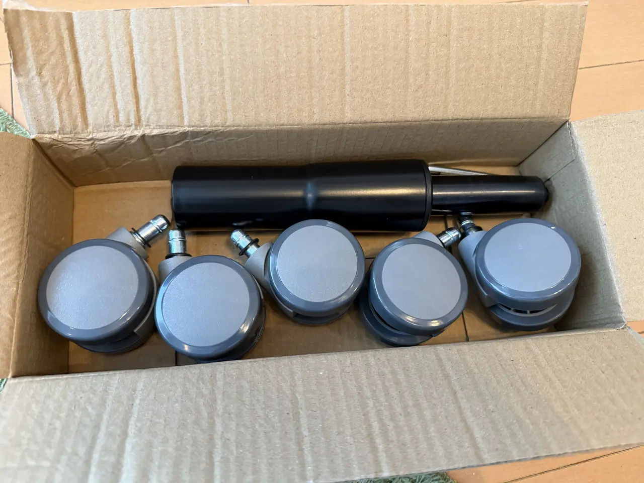 CAGUUU AXIS エルゴコアオフィスチェアの車輪