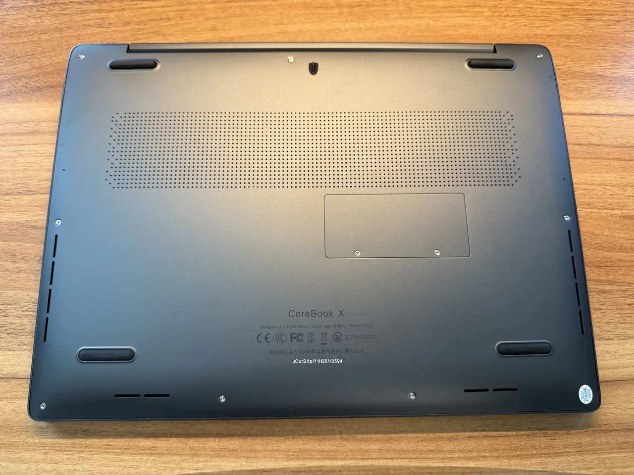 CHUWI Corebook Xの底部