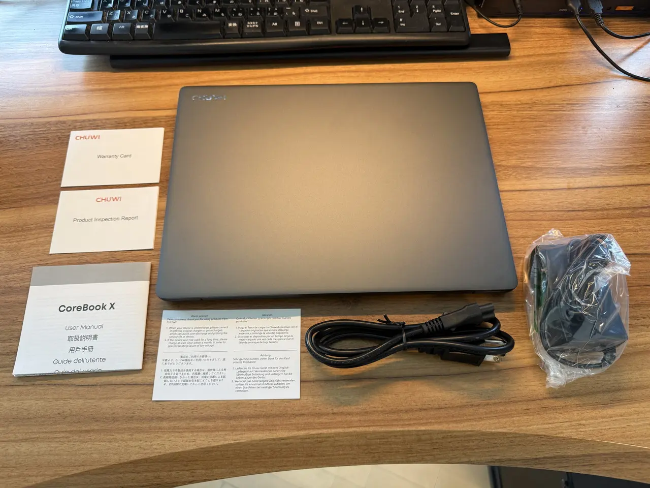 CHUWI Corebook Xのパッケージ付属品一式