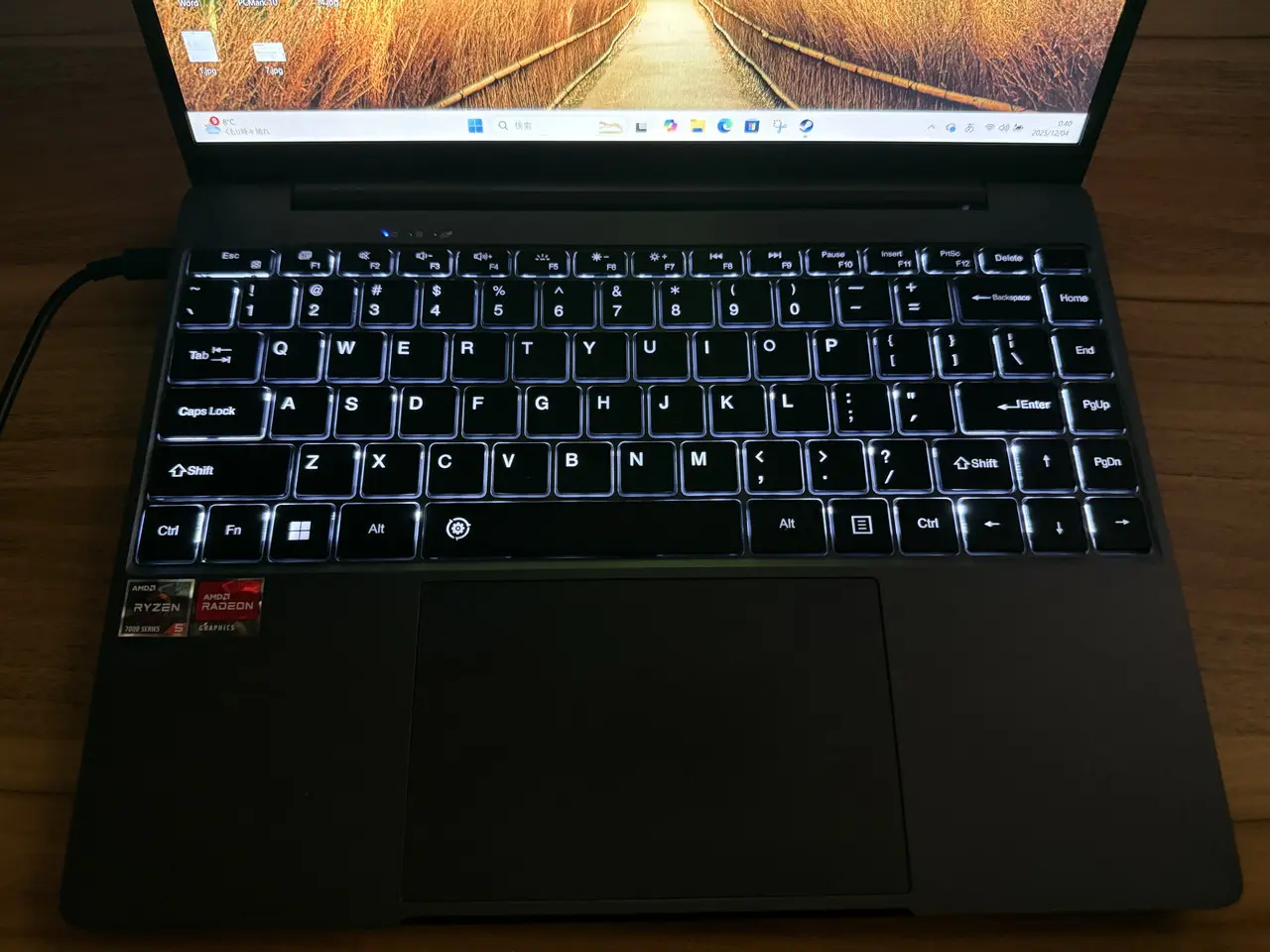 CHUWI Corebook Xのキーが点灯している様子