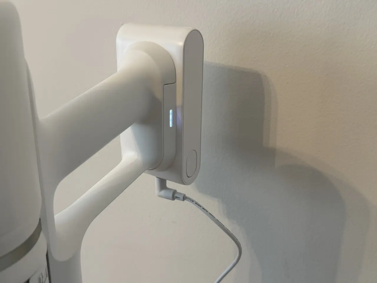 充電中のDreame X1 Air コードレス掃除機