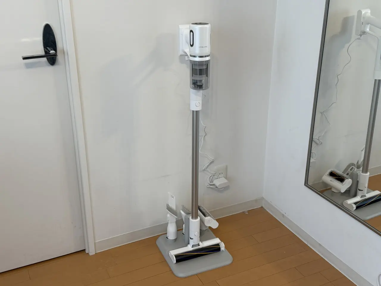 Dreame X1 Air コードレス掃除機を収納ベースに設置した状態