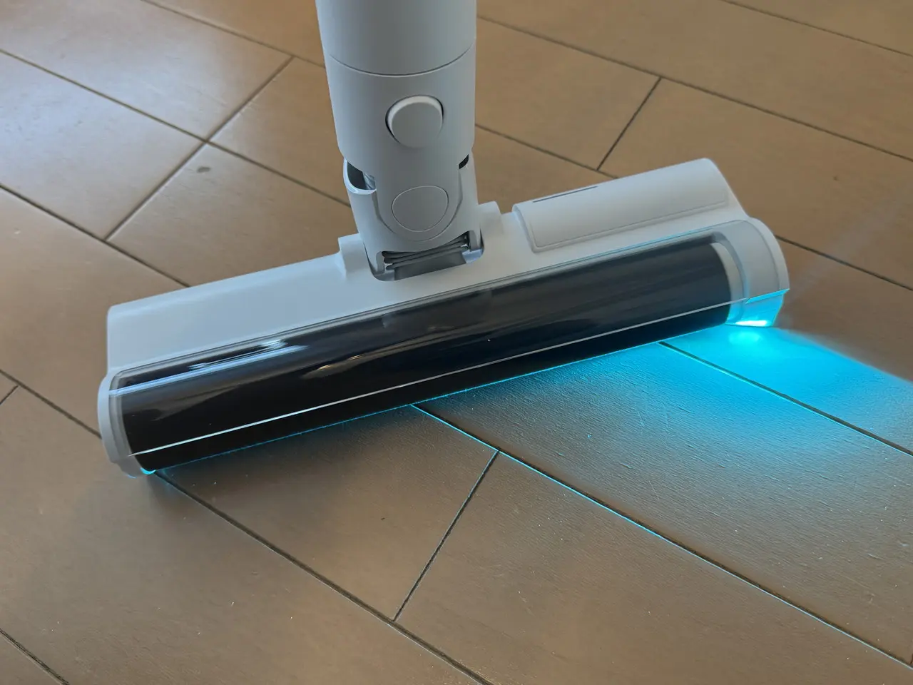 Dreame X1 Air コードレス掃除機のLEDライトが点灯している様子