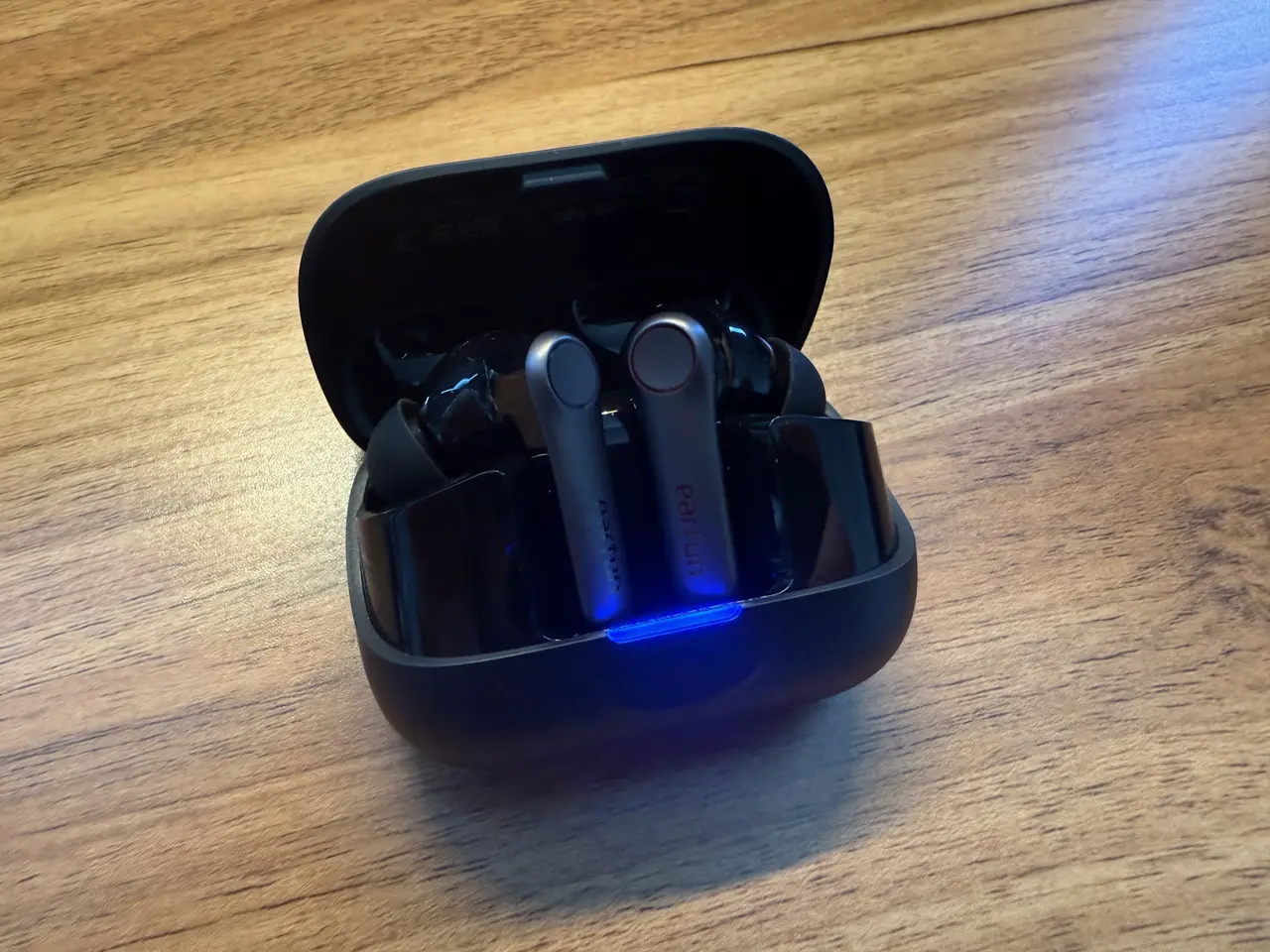 ペアリングスタンバイ中のEarFun Air Pro 4+